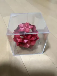 赤い折り紙作品 透明ケース入り