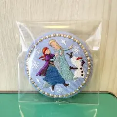【新品未使用】ディズニー刺繍缶バッジ アナと雪の女王