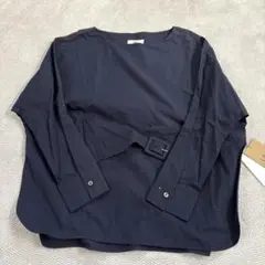 Uhr バックルバックブラウス