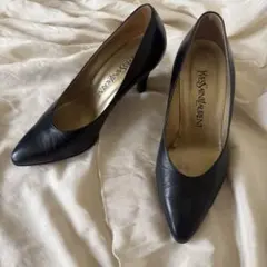 イヴ・サンローランYSL レザーパンプス　ブラック　リガールのサムネイル