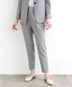 テーパードパンツ