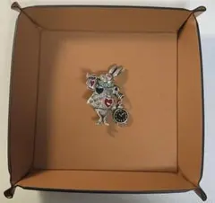 不思議の国のアリスモチーフ　ヴィンテージ　ブローチ