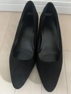 ブラックパンプス 低めヒール