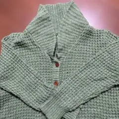 グリーン ボタン付き ニットセーター