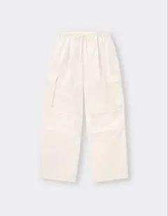 GU パラシュートカーゴパンツ　ナチュラル M 新品、タグ付き