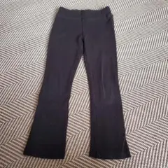 黒 パンツ