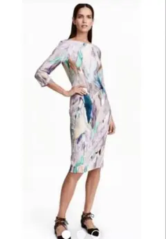 H&M 七分袖ひざ丈ワンピース 幾何学プリント　ピンク　グレー　ブルー　水彩柄