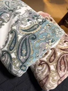 ペイズリー柄　高級毛布　シングルサイズ　二重合わせ　色違い2枚組