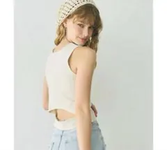coca コカ　バックオープンニットタンクトップ　ベージュ　Mサイズ 新品のサムネイル