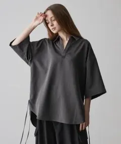 チャコールグレー Tシャツ
