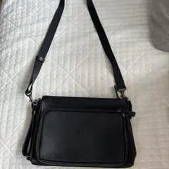 FUJITAKA レザー ショルダーバッグ ブラックのサムネイル