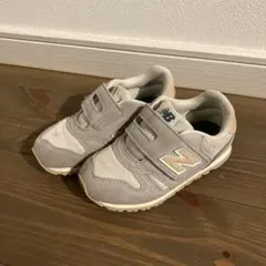 New Balance キッズ スニーカー グレー/ベージュ
