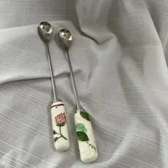 お値下げしました 花柄陶器ハンドル ロングスプーン 2本セット中古品
