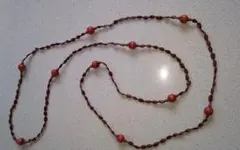赤い木の実のネックレス