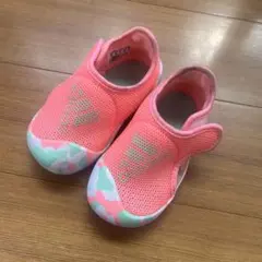 adidas ピンクカモフラージュサンダル 13cm