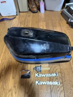 Kawasaki Z400FX タンク サイドカバー テールカウル　外装　一式 Kawasaki Z400FX タンク サイドカバー テールカウル 外装 一式 - メルカリ