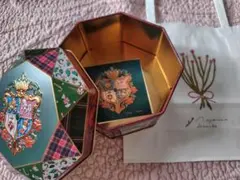 青山デガーポ　クリスマスエンブレム缶　チャーム　ネコ