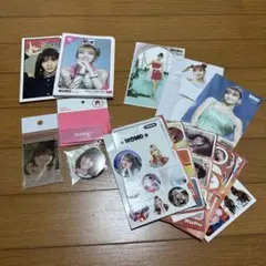 TWICE MOMO フォトカード、シール、グッズセット