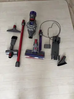 Dyson V8 Slim Fluffy コードレスクリーナー 【ジャンク】 Dyson V8 Slim Fluffy Extra コードレス掃除機