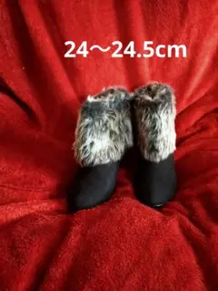 【新品・未使用】黒スエード調 ファー付きブーティ　ショートブーツ