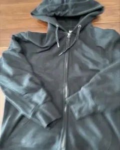 ユニクロ　ジップ パーカー フード付き