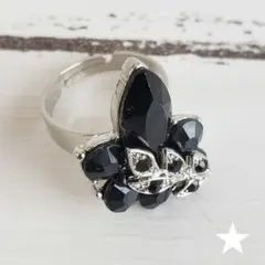 リーフモチーフのシルバーリング オニキス風 ビジュー付き 葉っぱ フリーサイズ
