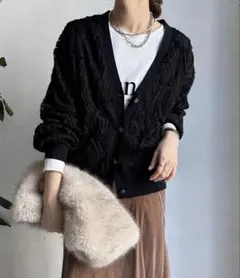 美品　doudou Vネック刺繍レースカーディガン