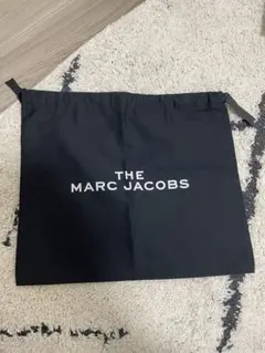MARC JACOBS ロゴ入り黒ポーチ