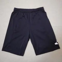 adidas 黒 ハーフパンツ ホワイトロゴ　150
