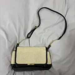 グローブ　編み込みデザイン ショルダーバッグ ホワイト/ブラック