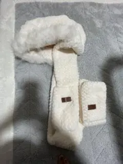 フード付きホワイトマフラー