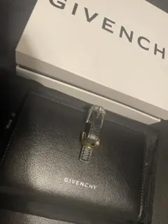 ヴォワイユー 2つ折り 財布 GIVENCHYのサムネイル