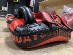 Fairtex キックミット 黒/赤 Fairtex キックミット 黒/赤 Fairtex キックミット 黒/赤