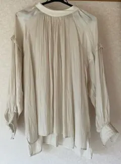 オフホワイト長袖シャツ