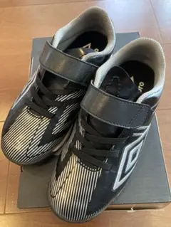 umbro サッカーシューズ ブラック/ホワイト　19.5cm
