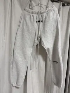 ESSENTIALS グレー ジョガーパンツ