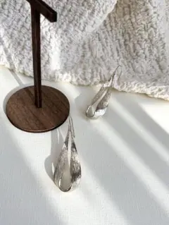 NO.514 大ぶり　シルバー　ひねりフープ　個性的　フックピアス