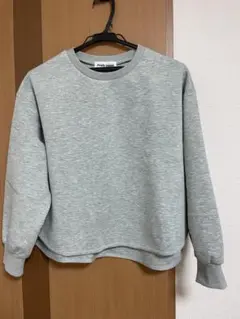 グレー クルーネック スウェット