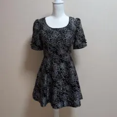 セシルマクビー　CECIL McBEE 黒 花柄 半袖ミニワンピース