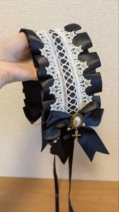 黒いフリルヘッドドレス