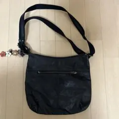 黒 レザー 花柄エンボス ショルダーバッグ