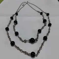 黒とシルバーの2連ネックレス