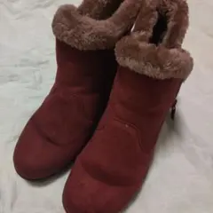 赤いスエードショートブーツ ファー付き