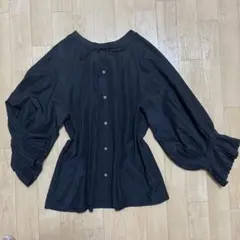 黒　バルーン袖　バルーンスリーブ　トップス　カットソー　秋　ゆるふわ