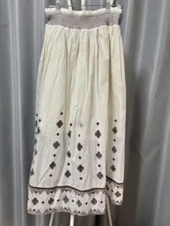 SLOBE IENA 刺繍入りロングスカート ホワイトのサムネイル