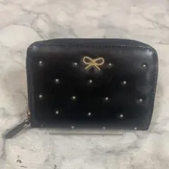 黒の三つ折り財布 ゴールドリボン付き フェイクレザー