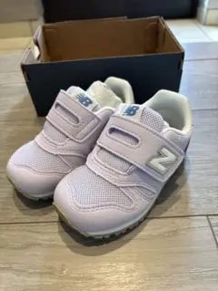 New Balance ベビースニーカー ラベンダー　13.5センチ