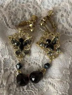 [新品]蝶デザインの金色イヤリング