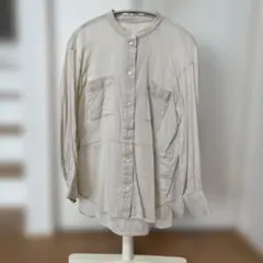 ベージュ ボタン付き 長袖シャツ　ナノユニバース
