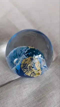 ガラス製 ペーパーウェイト(彩り) ③ブルー 金箔 黒木国昭 ペーパーウエイト ガラス 金箔入り ブルー - メルカリ